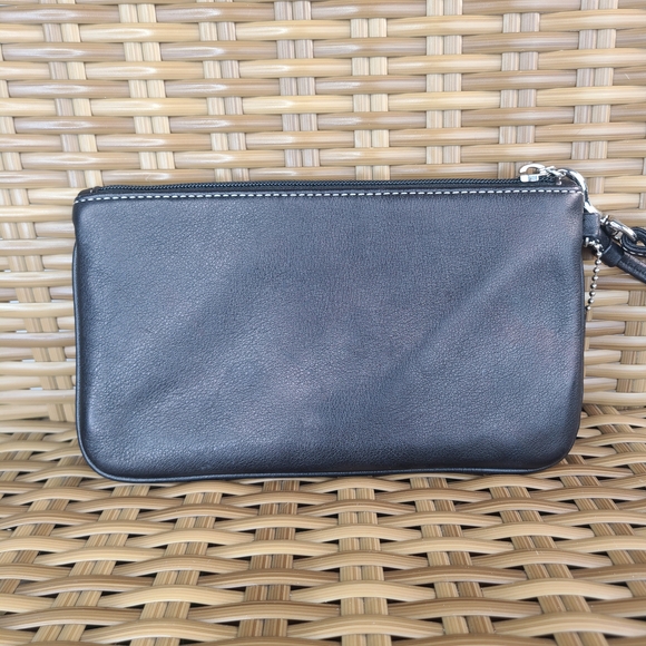 Coach Soho Black Leather Wristlet Clutch Bag Purse Buckle Detail Small - Picture 4 of 14